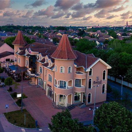 Garni Hotel Royal Crown Subotica Buitenkant foto