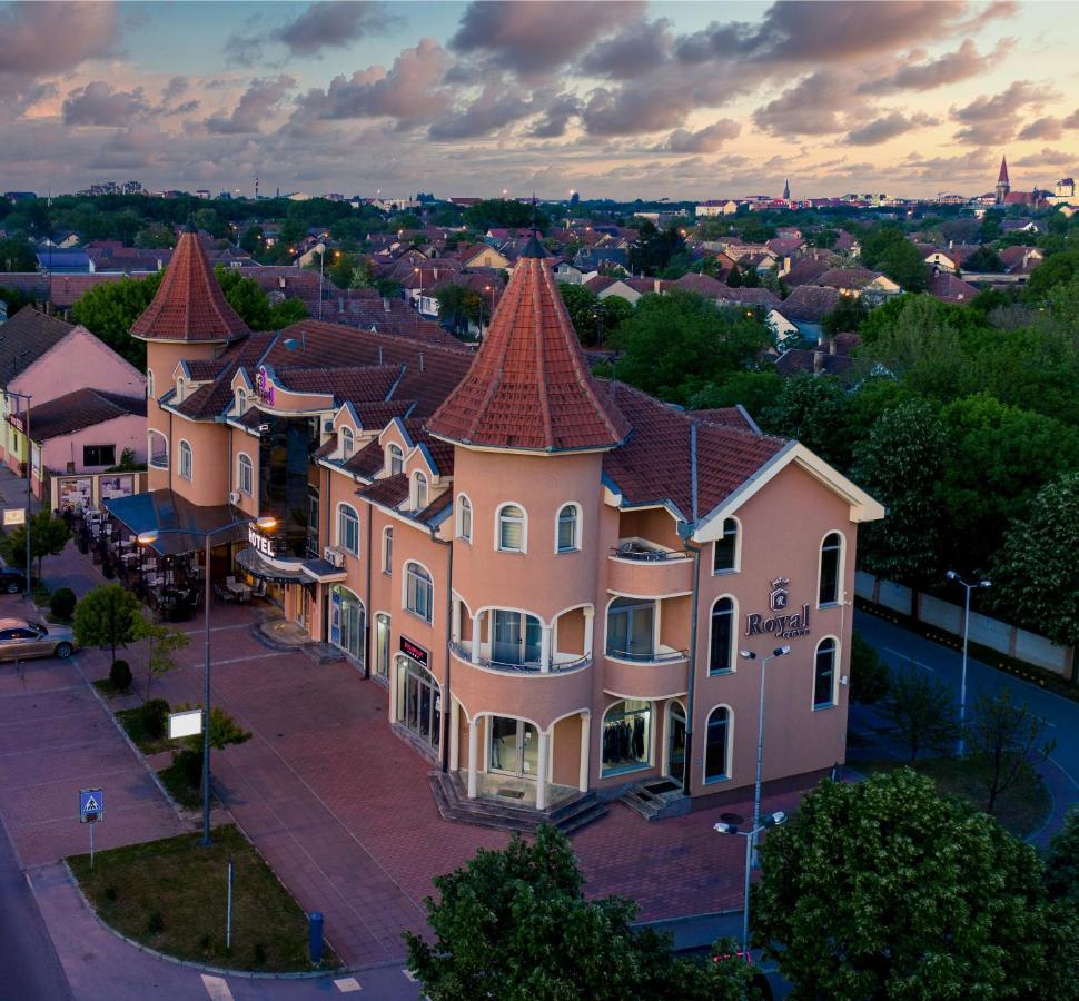 Garni Hotel Royal Crown Subotica Buitenkant foto
