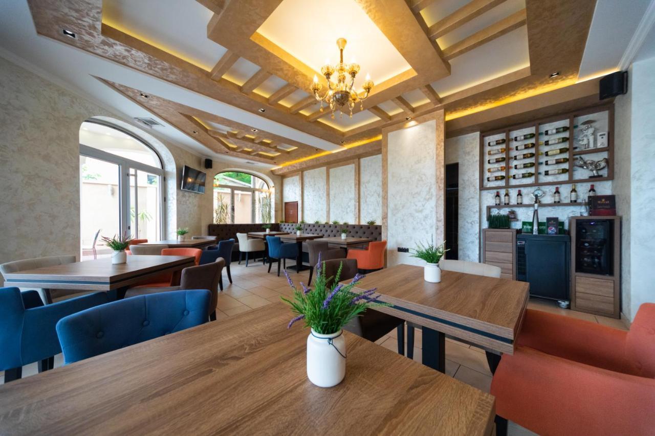 Garni Hotel Royal Crown Subotica Buitenkant foto