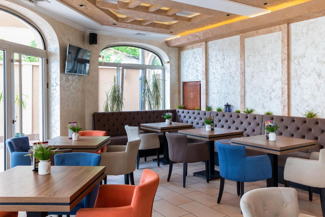 Garni Hotel Royal Crown Subotica Buitenkant foto