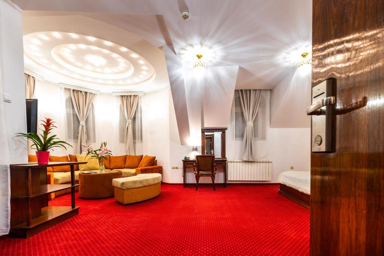 Garni Hotel Royal Crown Subotica Buitenkant foto