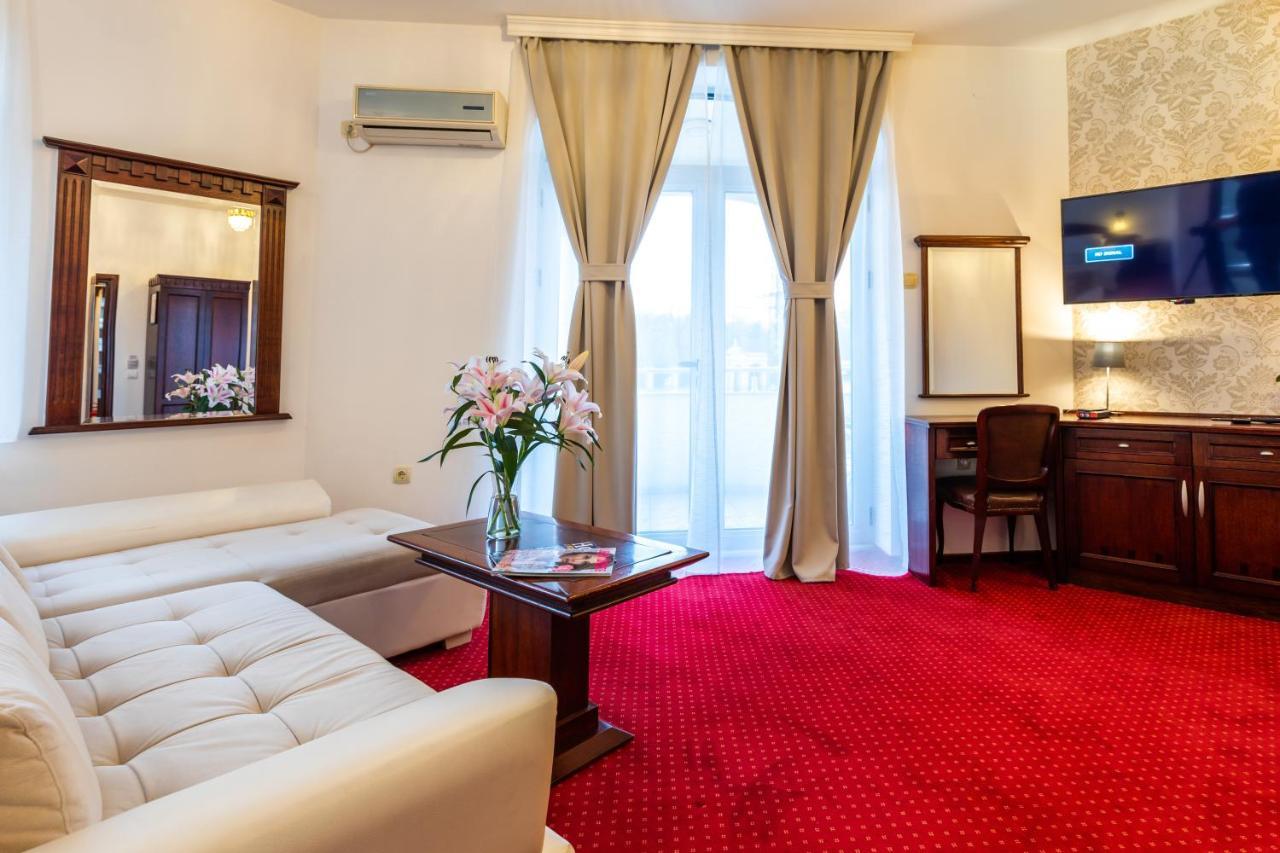Garni Hotel Royal Crown Subotica Buitenkant foto
