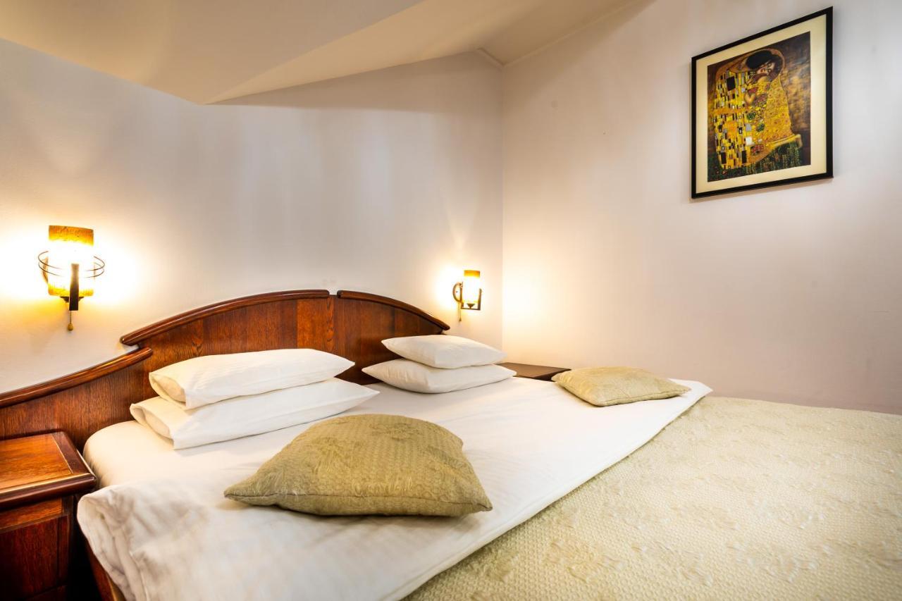Garni Hotel Royal Crown Subotica Buitenkant foto