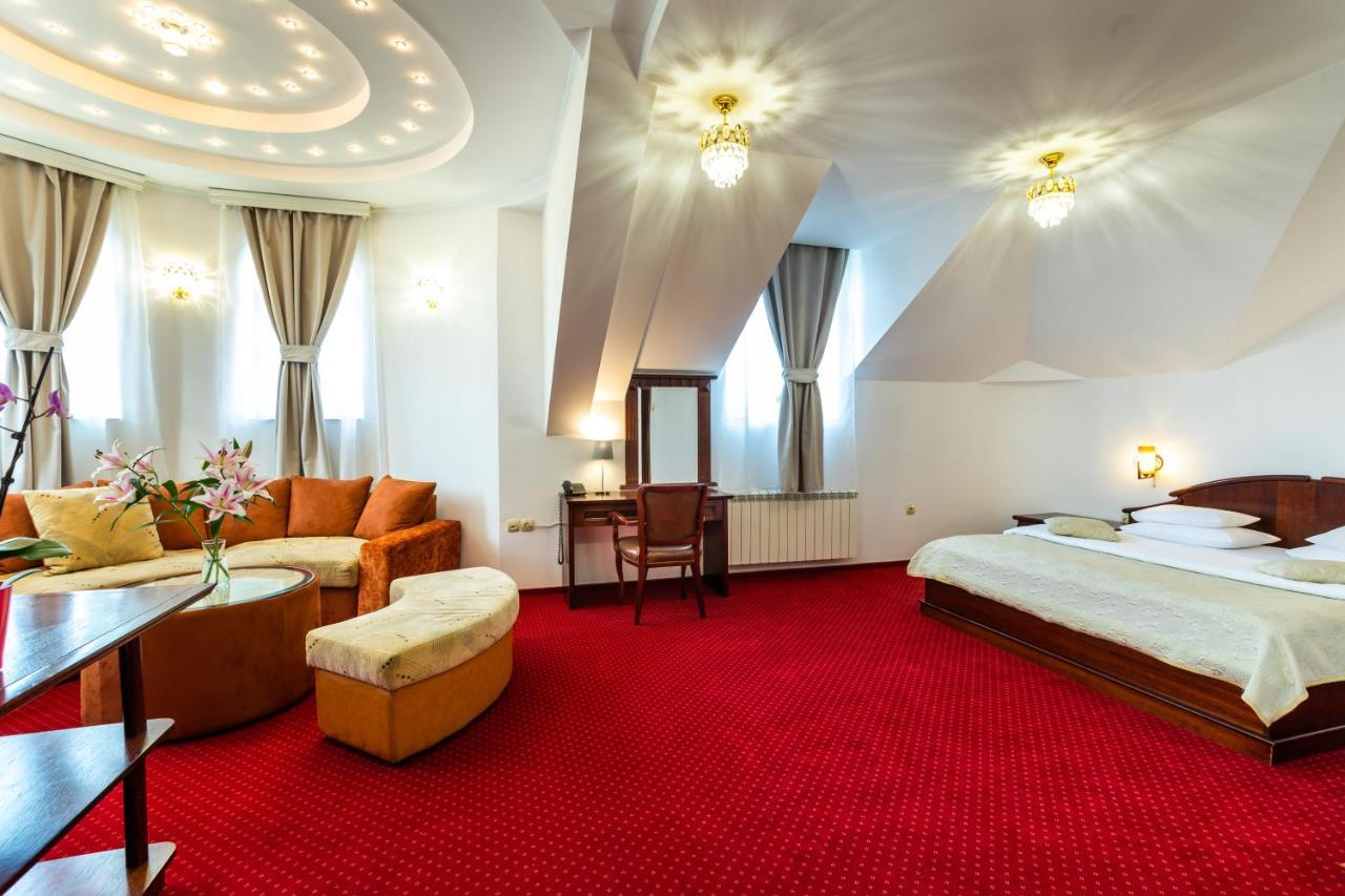 Garni Hotel Royal Crown Subotica Buitenkant foto