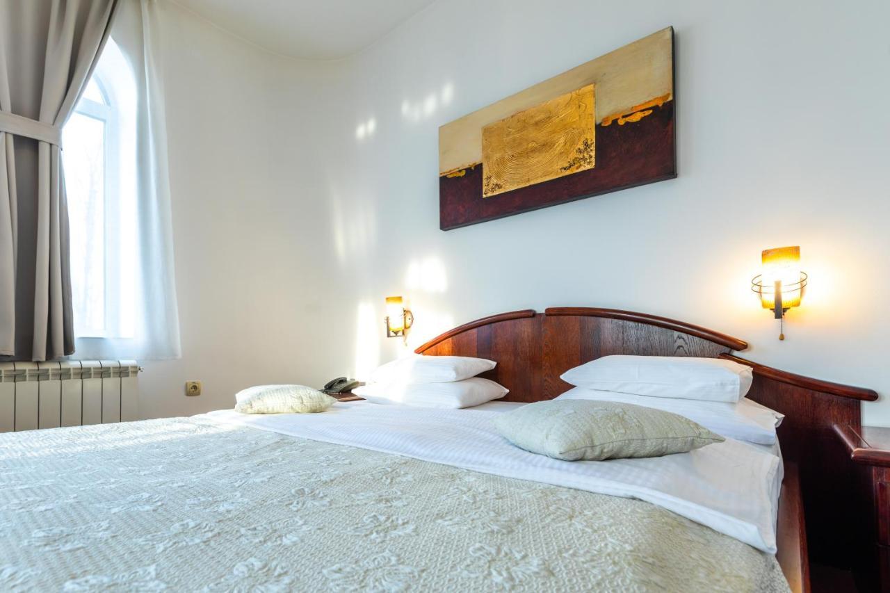 Garni Hotel Royal Crown Subotica Buitenkant foto