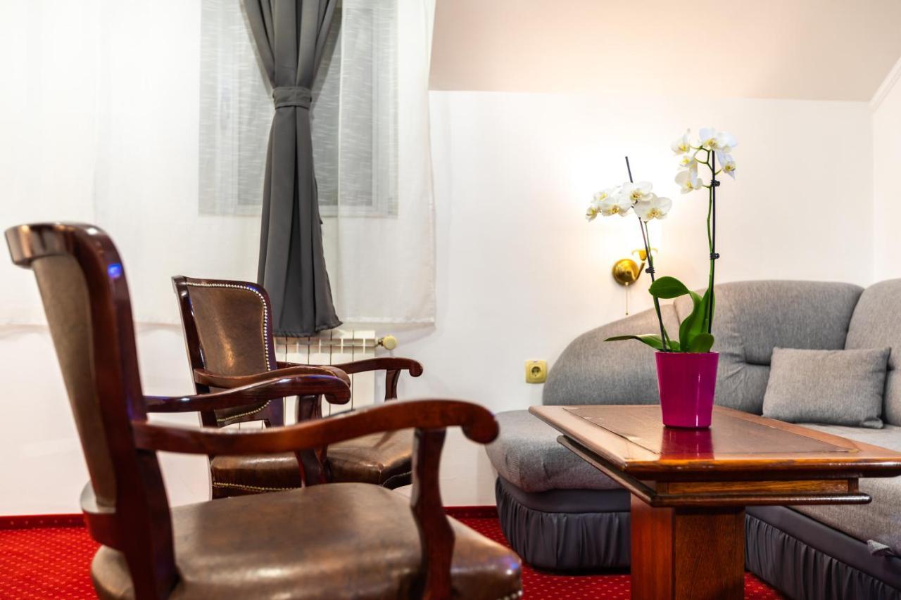 Garni Hotel Royal Crown Subotica Buitenkant foto