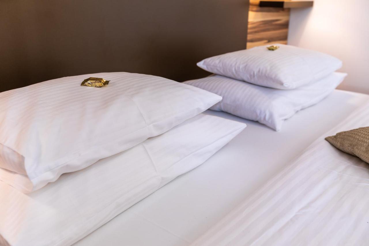 Garni Hotel Royal Crown Subotica Buitenkant foto