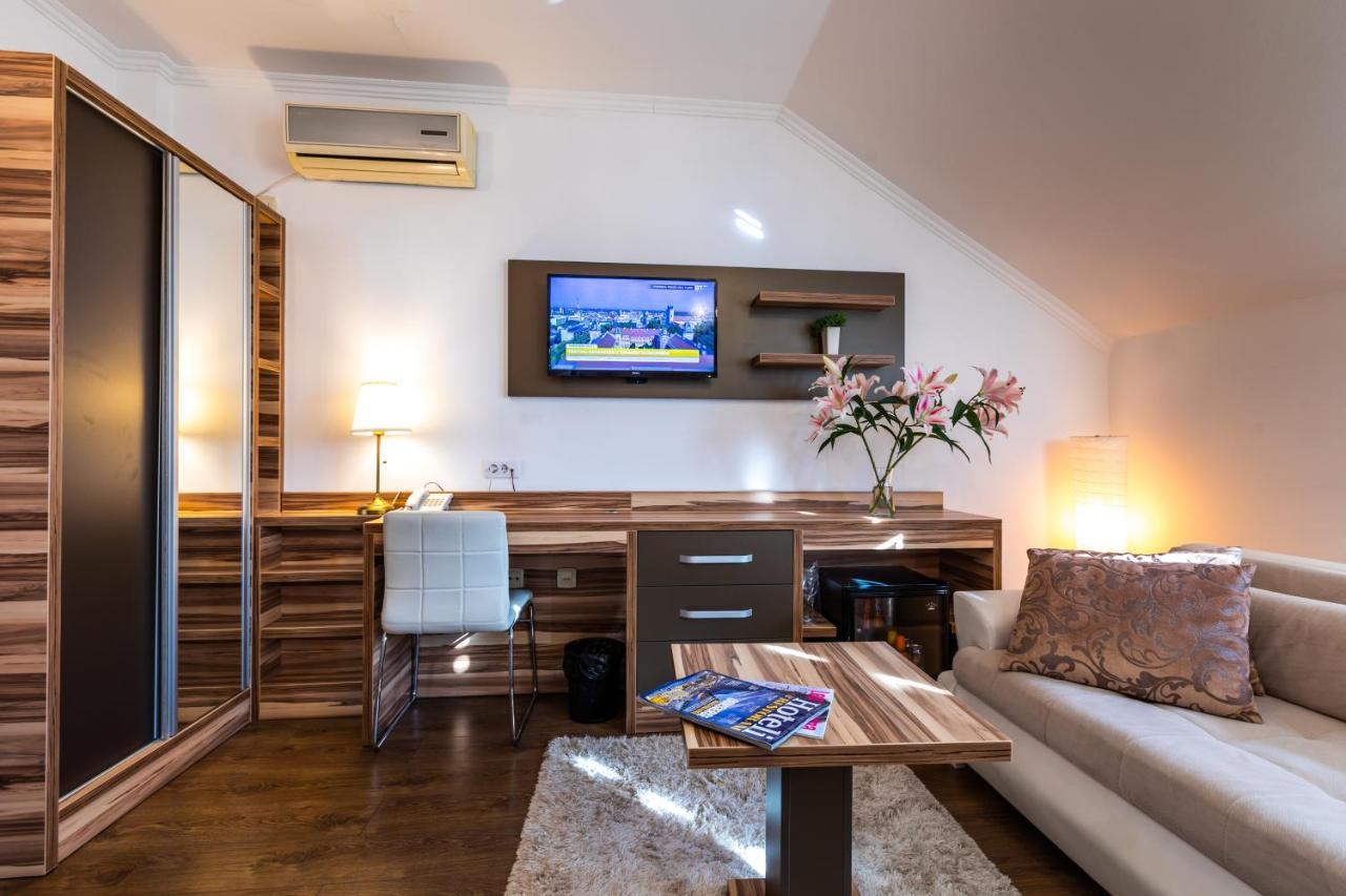 Garni Hotel Royal Crown Subotica Buitenkant foto