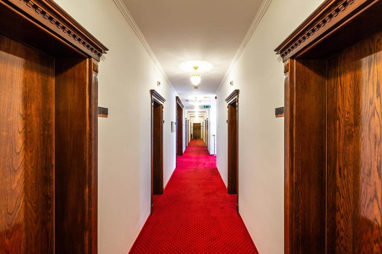 Garni Hotel Royal Crown Subotica Buitenkant foto