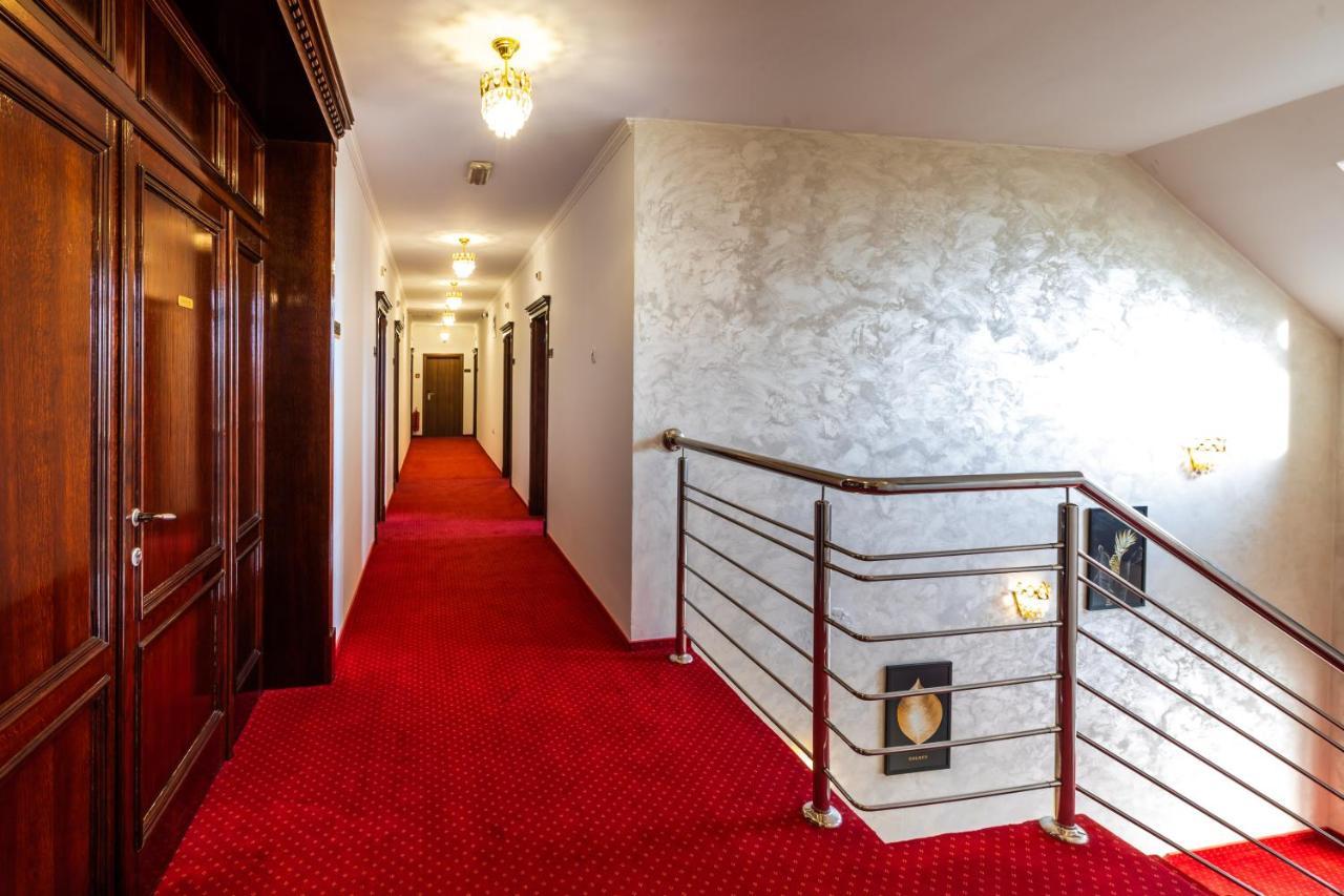 Garni Hotel Royal Crown Subotica Buitenkant foto