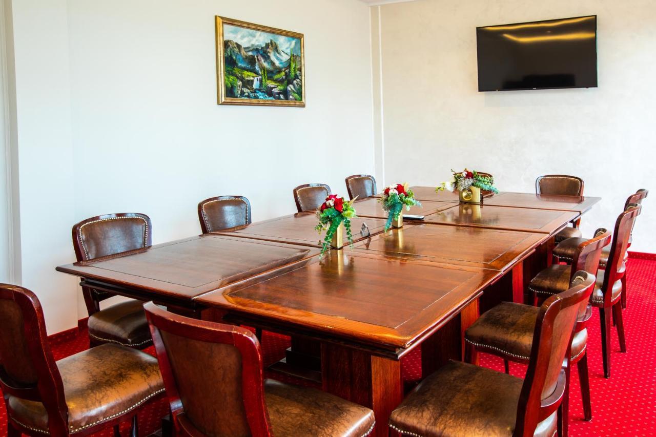 Garni Hotel Royal Crown Subotica Buitenkant foto