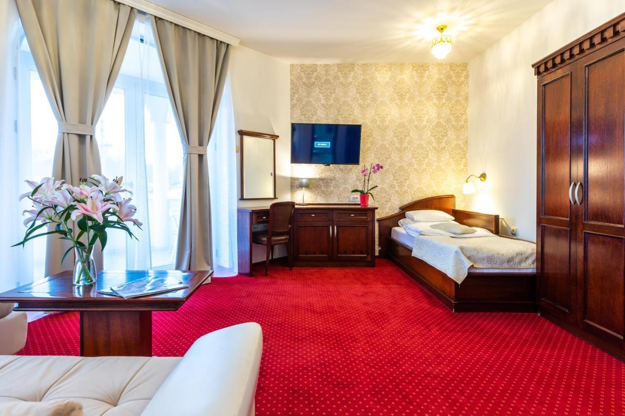 Garni Hotel Royal Crown Subotica Buitenkant foto