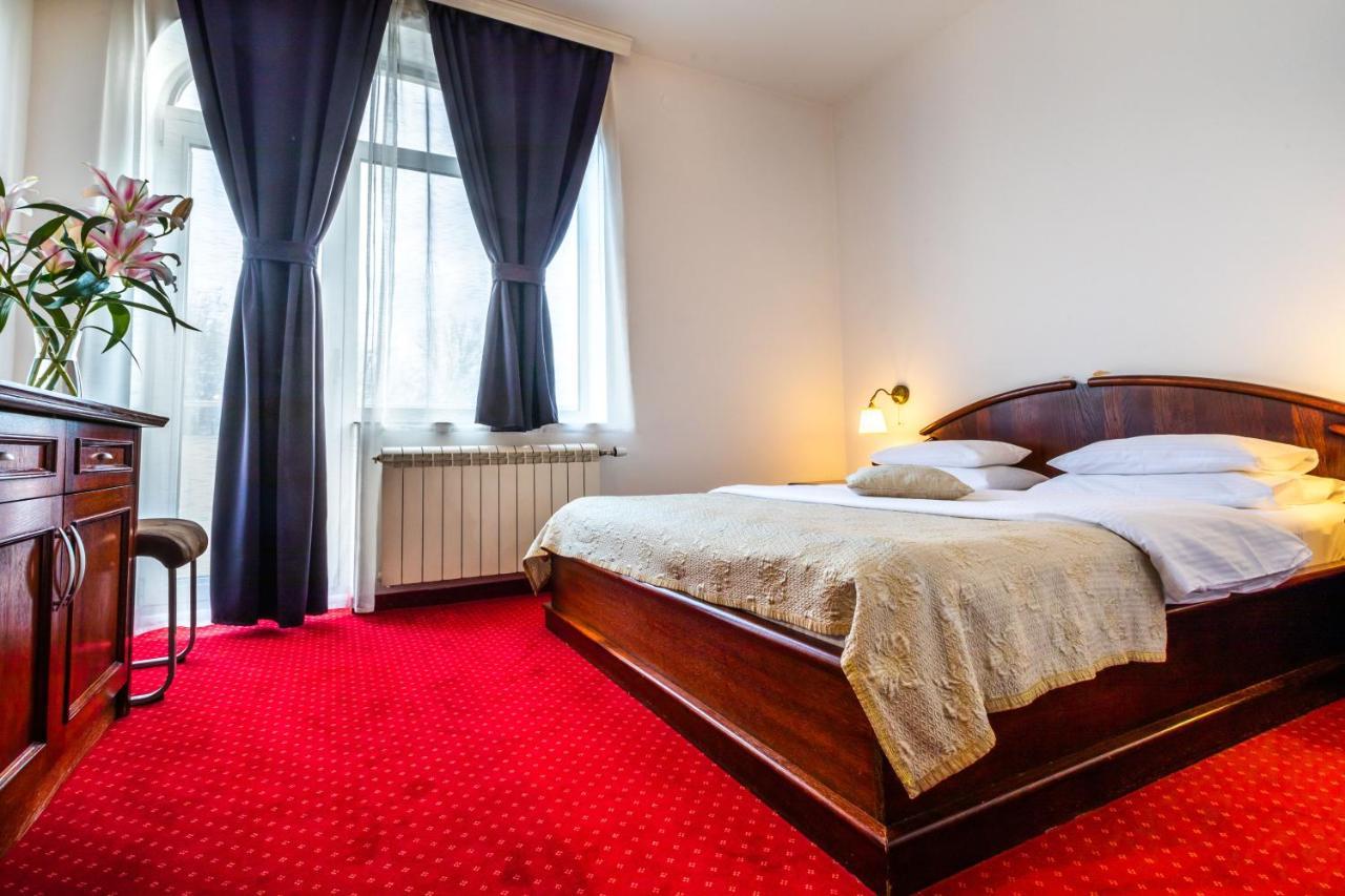 Garni Hotel Royal Crown Subotica Buitenkant foto