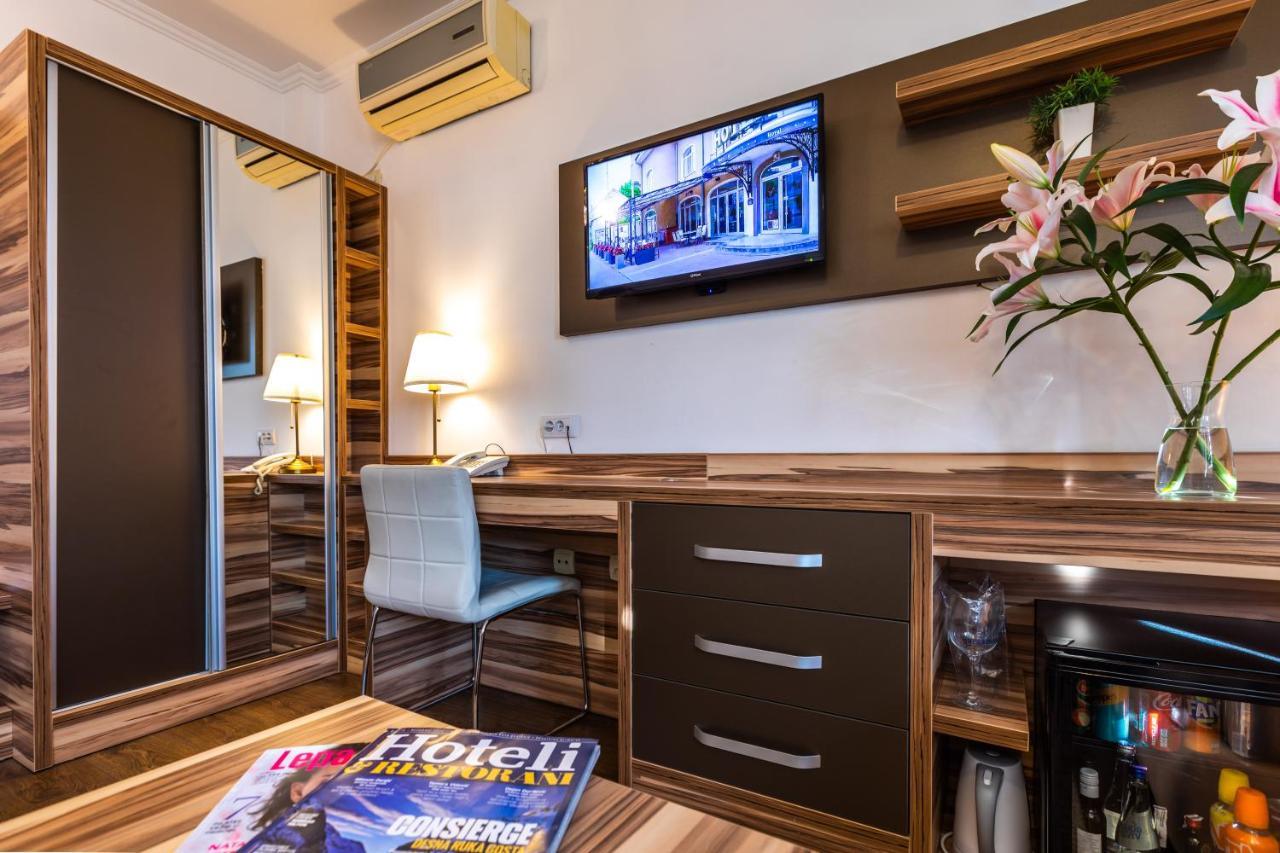 Garni Hotel Royal Crown Subotica Buitenkant foto
