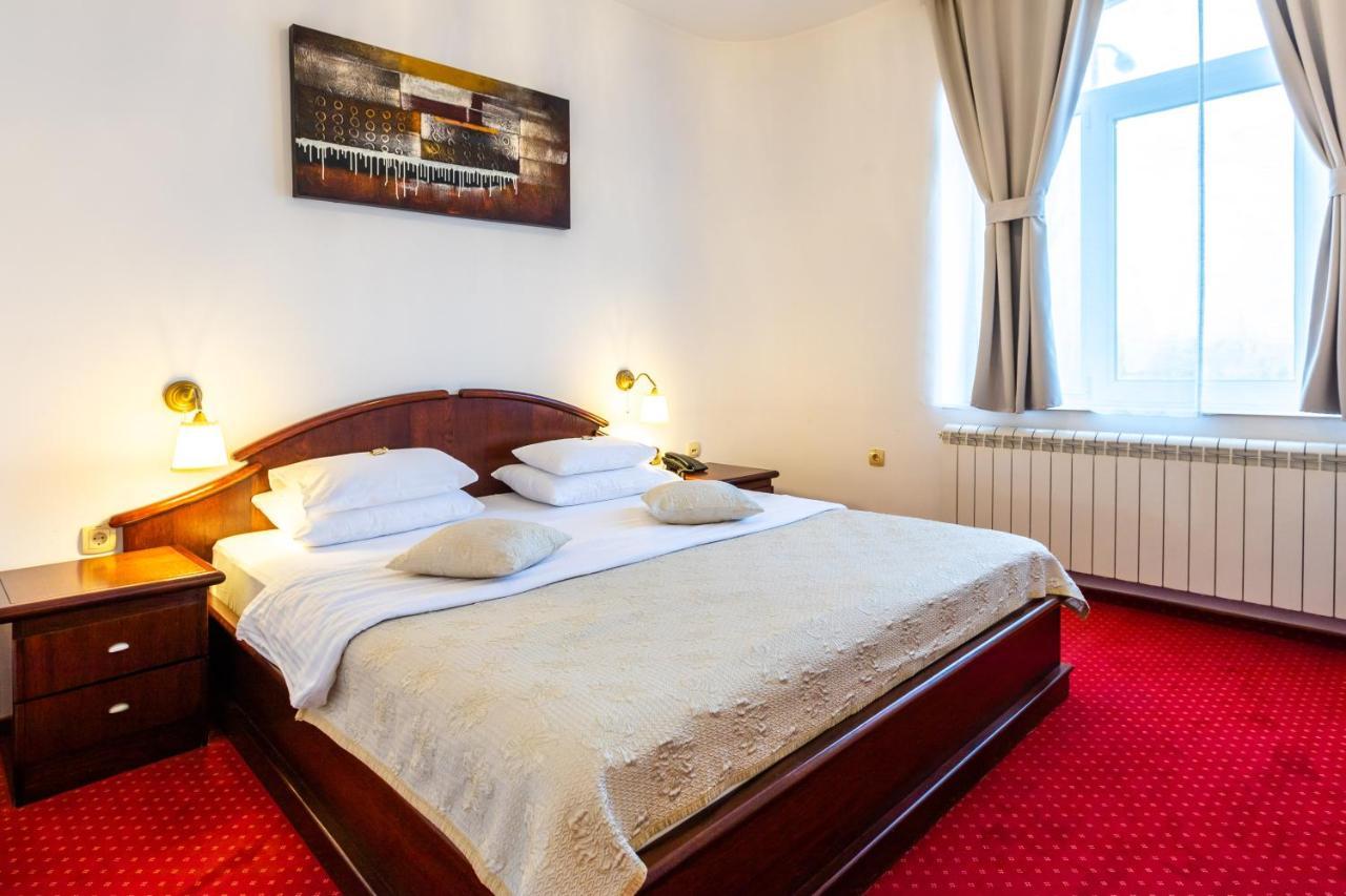 Garni Hotel Royal Crown Subotica Buitenkant foto