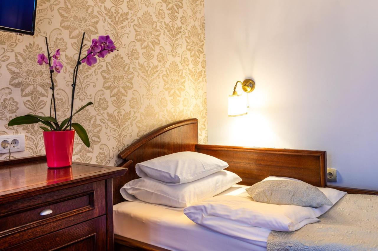 Garni Hotel Royal Crown Subotica Buitenkant foto
