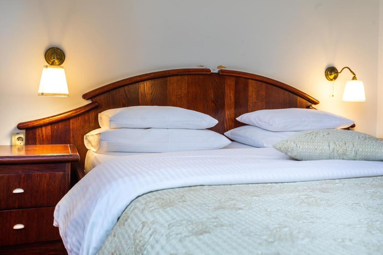 Garni Hotel Royal Crown Subotica Buitenkant foto