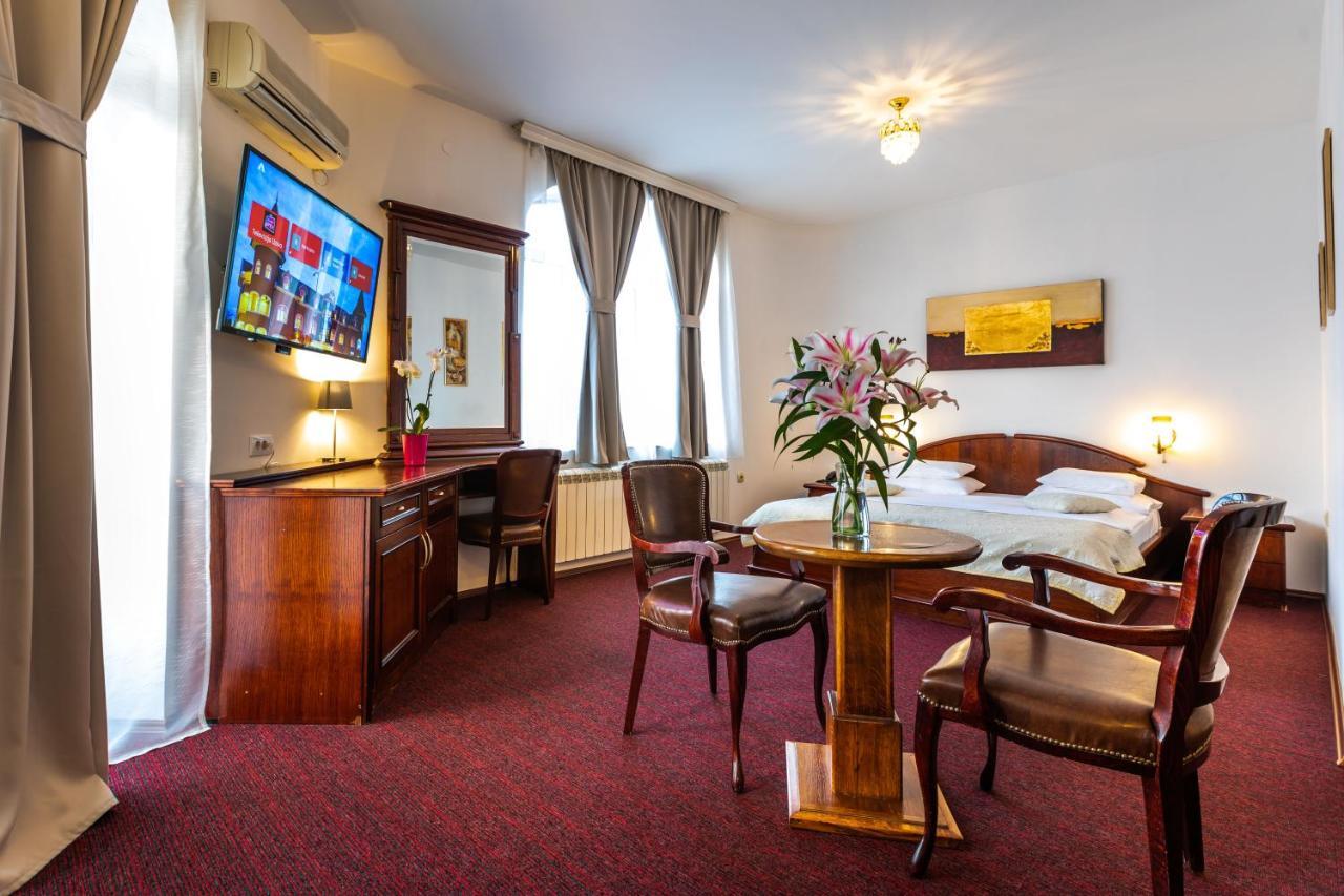Garni Hotel Royal Crown Subotica Buitenkant foto