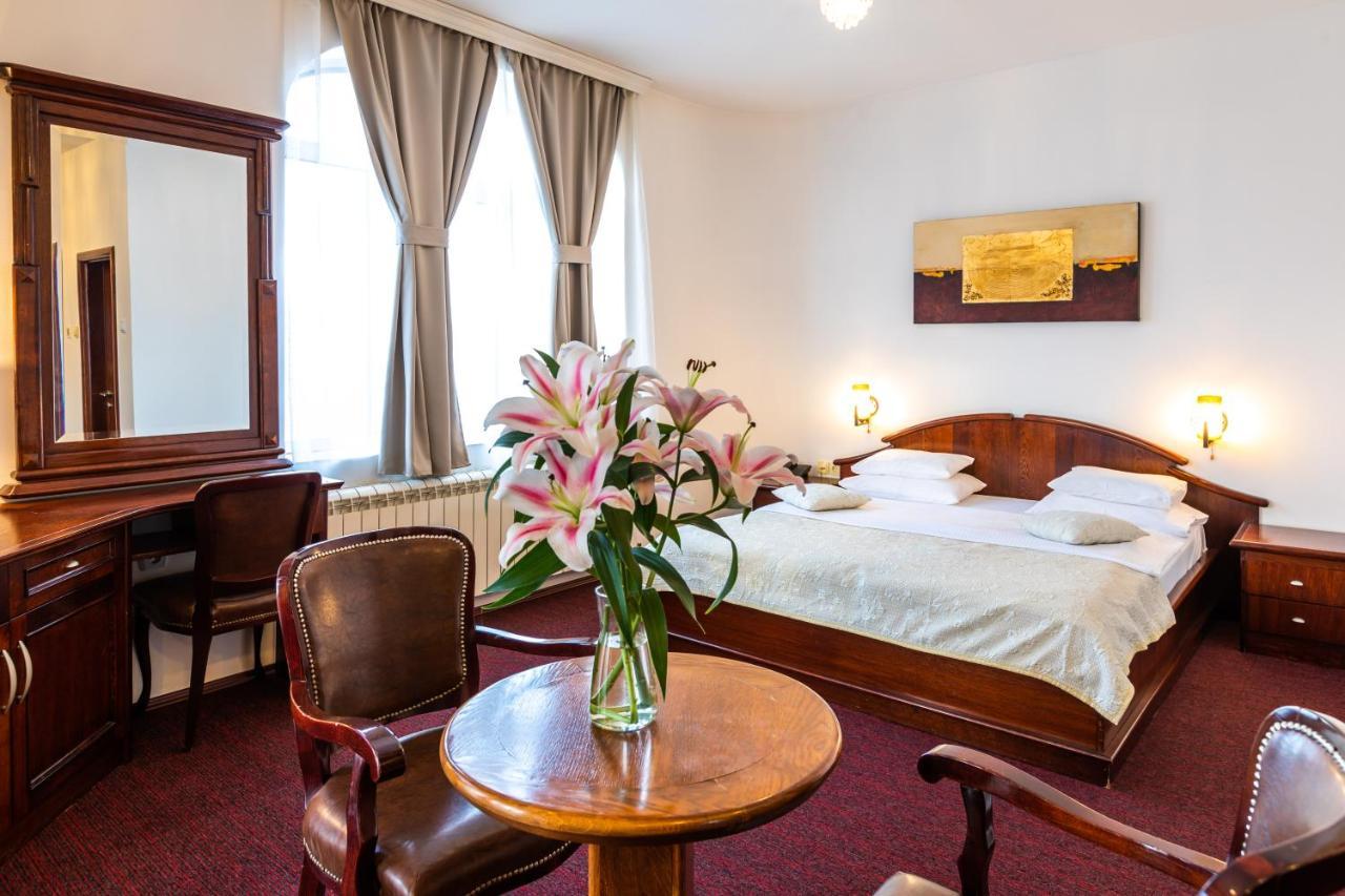 Garni Hotel Royal Crown Subotica Buitenkant foto