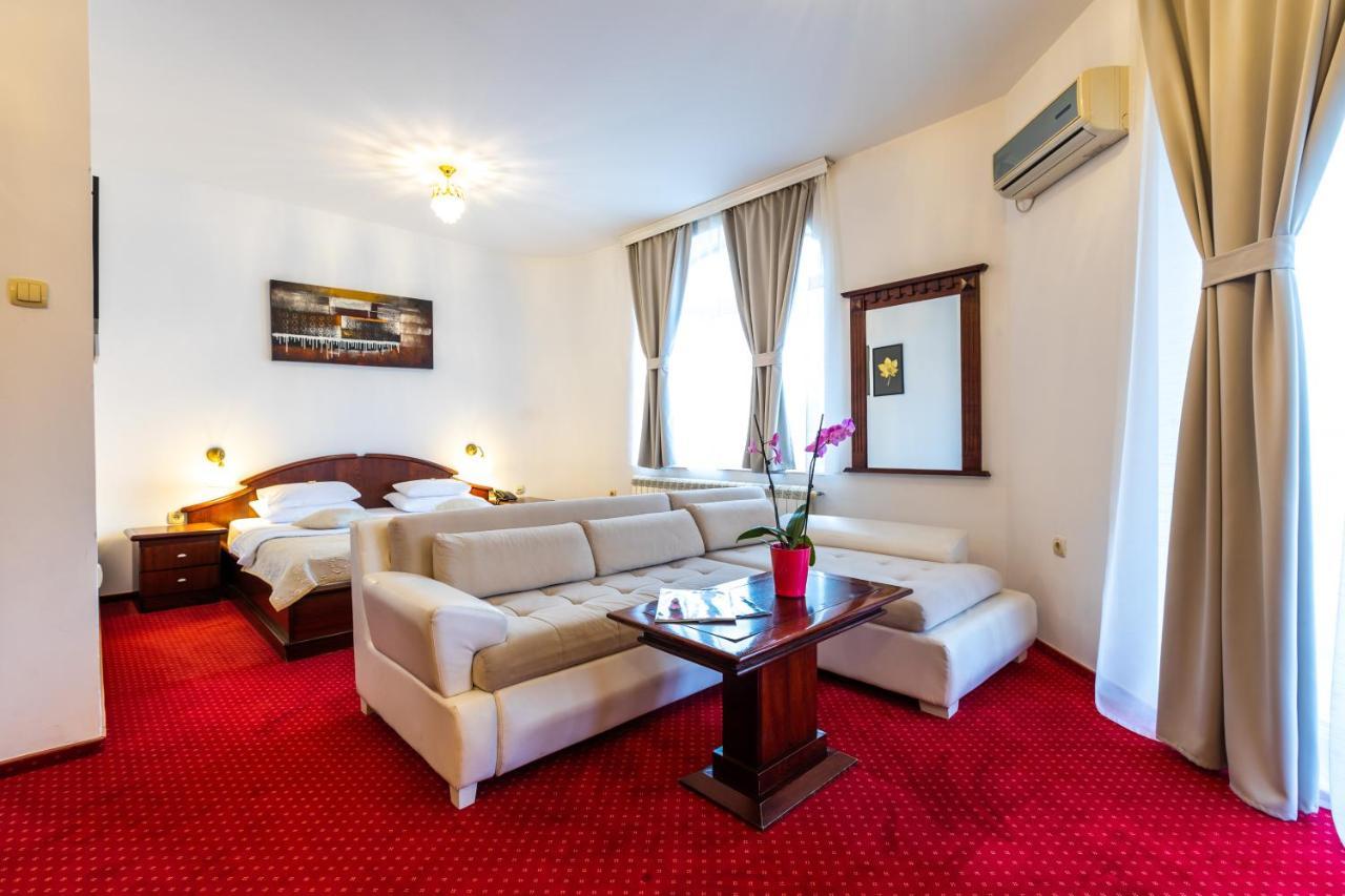 Garni Hotel Royal Crown Subotica Buitenkant foto