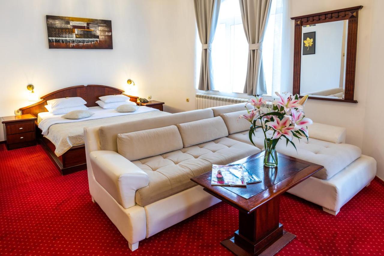 Garni Hotel Royal Crown Subotica Buitenkant foto