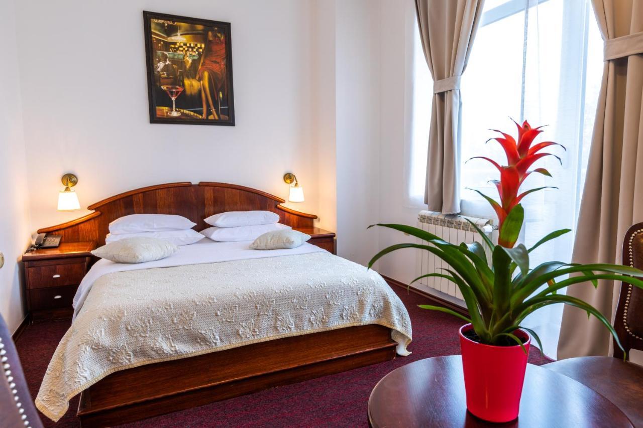 Garni Hotel Royal Crown Subotica Buitenkant foto
