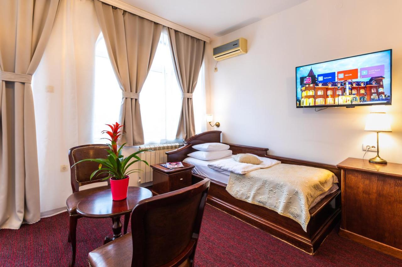 Garni Hotel Royal Crown Subotica Buitenkant foto