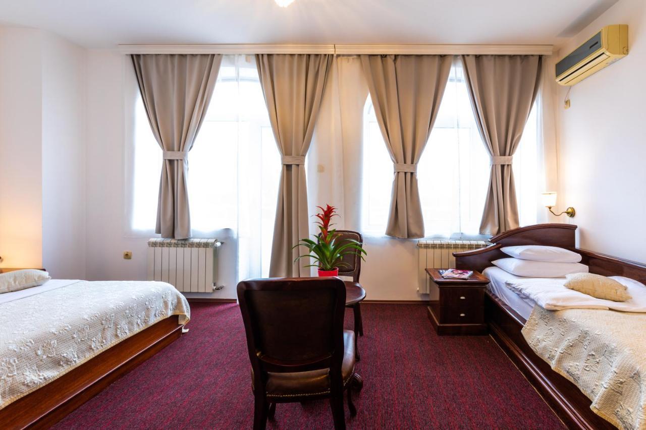 Garni Hotel Royal Crown Subotica Buitenkant foto