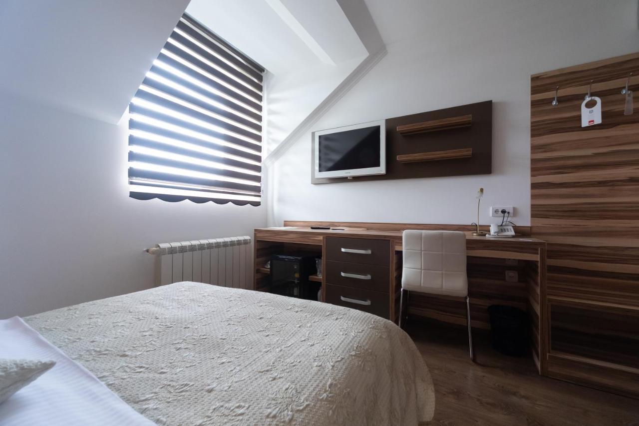 Garni Hotel Royal Crown Subotica Buitenkant foto