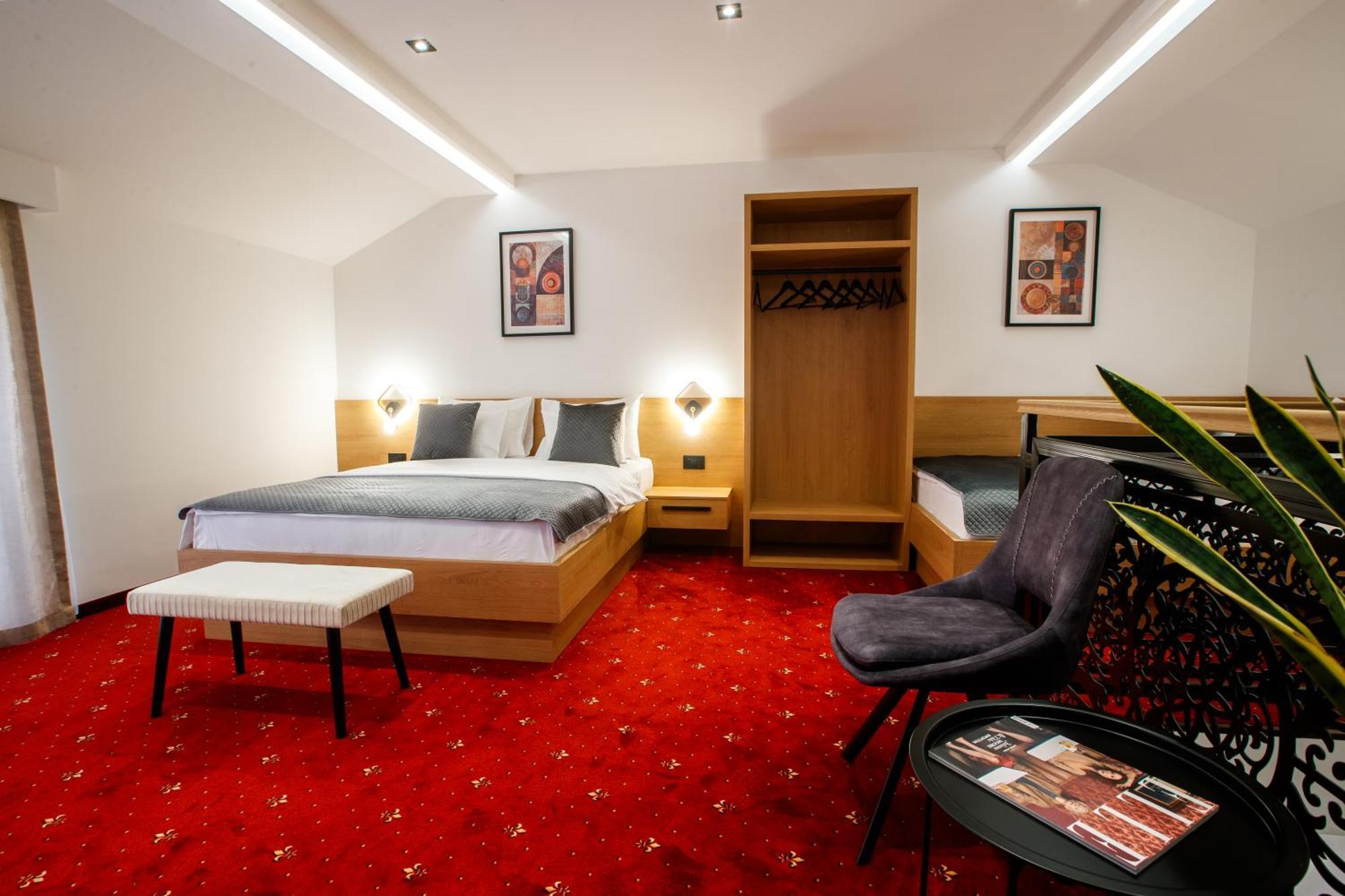 Garni Hotel Royal Crown Subotica Buitenkant foto