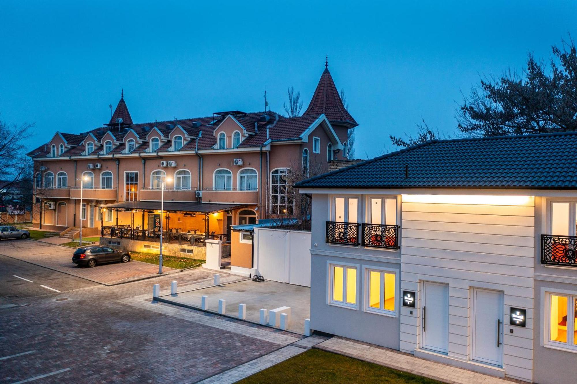 Garni Hotel Royal Crown Subotica Buitenkant foto