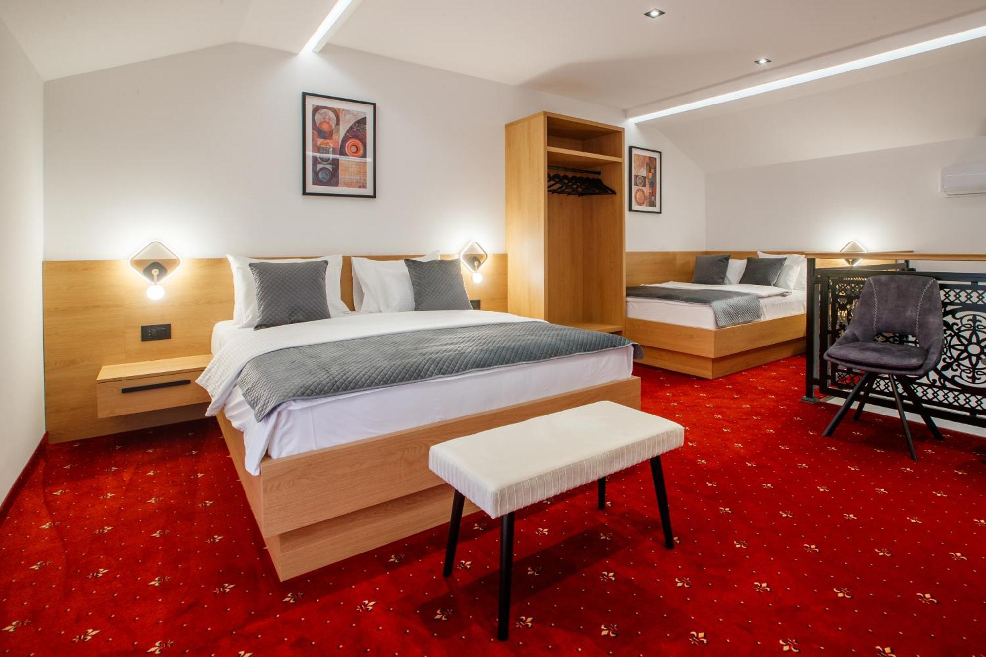 Garni Hotel Royal Crown Subotica Buitenkant foto